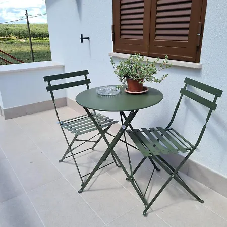 Apartment Udi