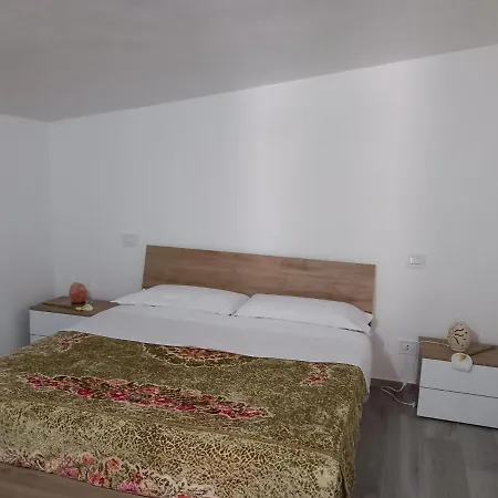 Apartment Udi *