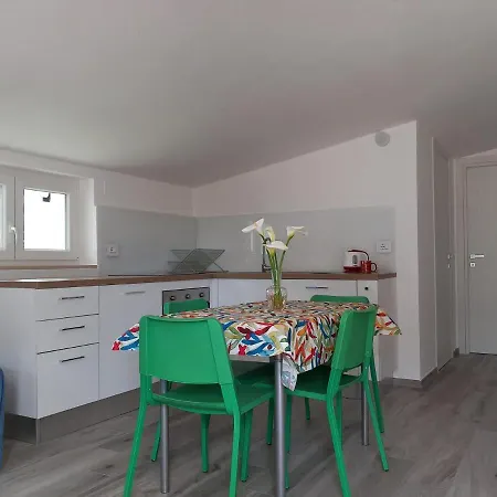 Apartment Udi *